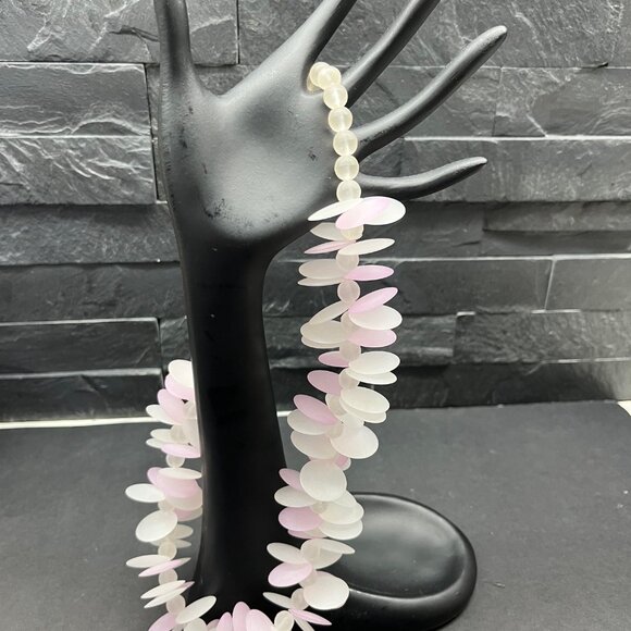 Vintage Mod Beaded Pastel Pink and White Frost Beaded Beaded Necklace, 20" long - Picture 3 of 4
